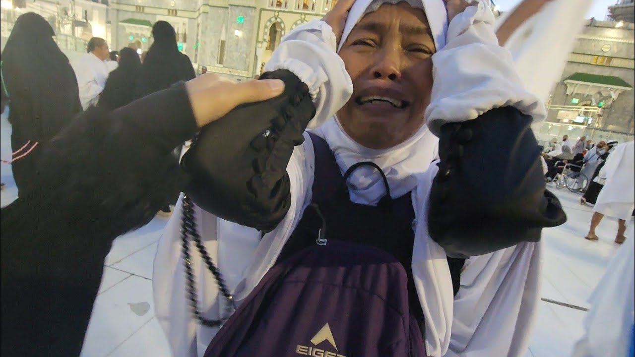 NANGIS SAMBIL JALAN SENDIRIAN PERBUATANNYA DI BALAS ALLAH MERINDING ALLAH MULIAKAN IBU SHOLEHA INI❤️