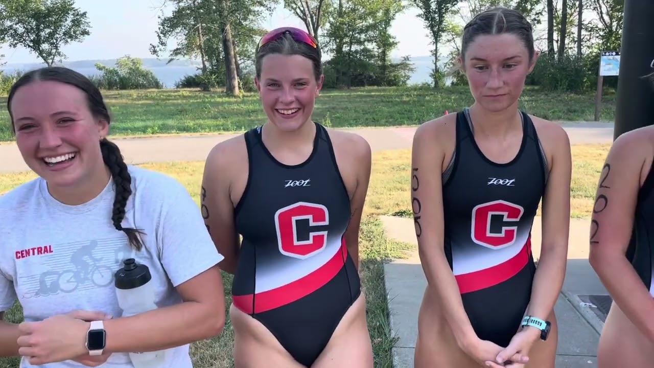 Central women's triathlon team after 2023 home meet