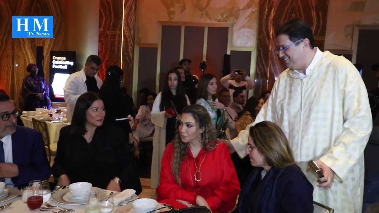 لقاء أيت منا رئيس الوداد مع الفنانة أسماء لمنور