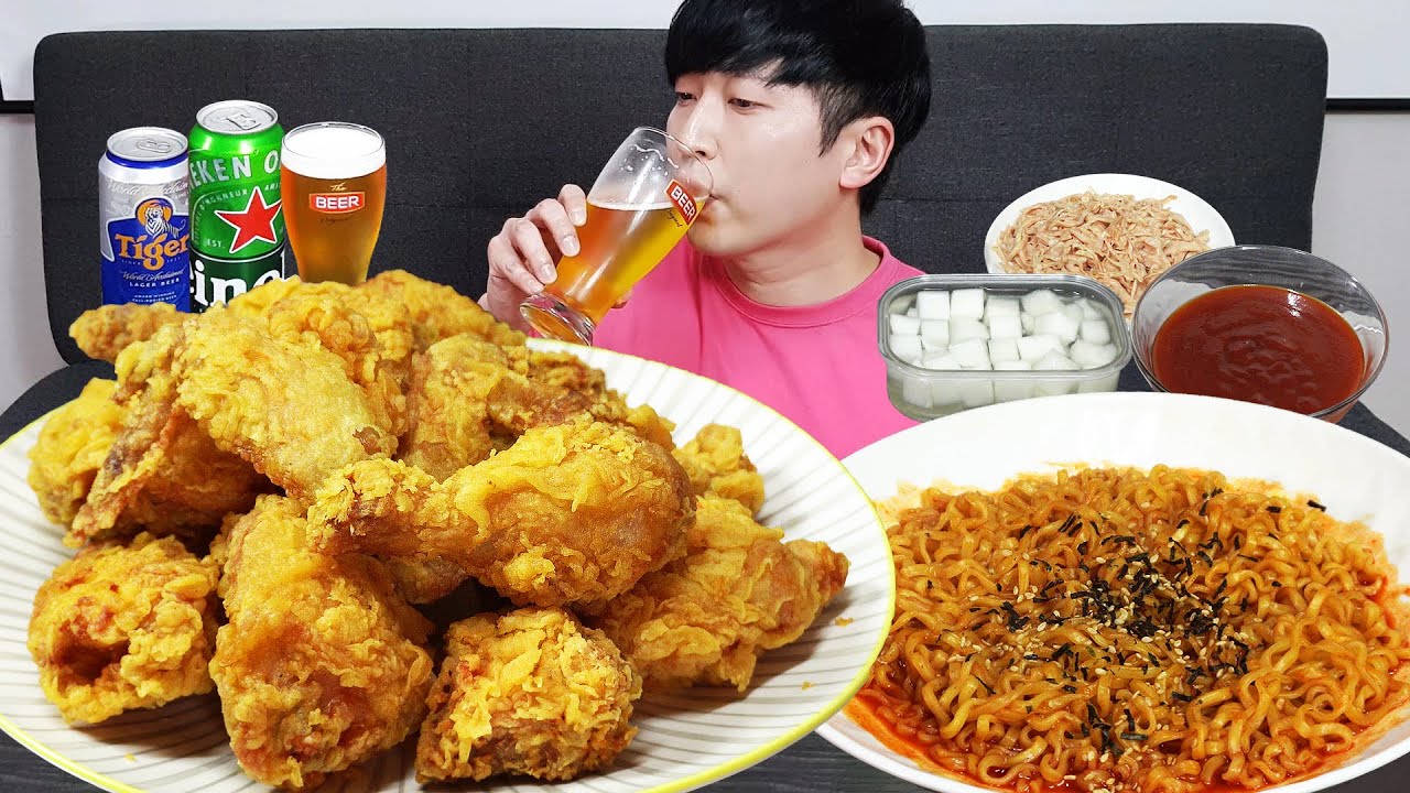 Жареный цыпленок домашнего приготовления и острый жареный рамэн MUKBANG ASMR REAL SOUND Eating Show