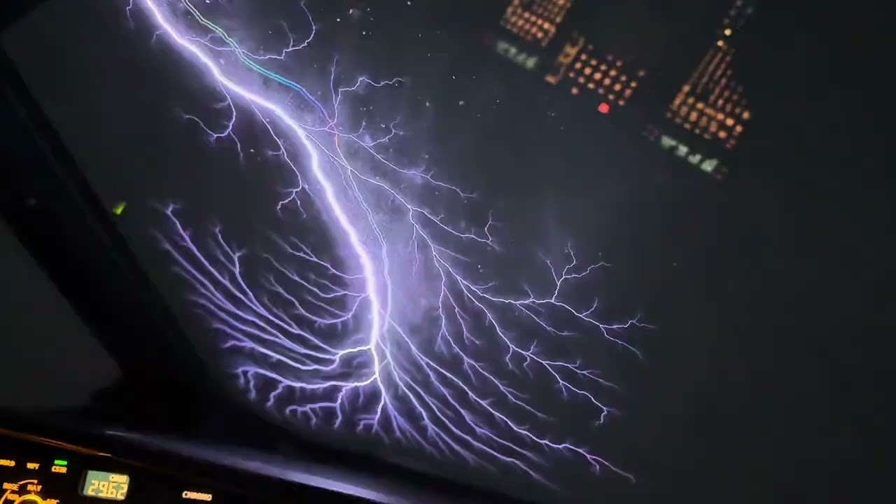 St. Elmo&rsquo;s Fire in an Airbus A321NEO