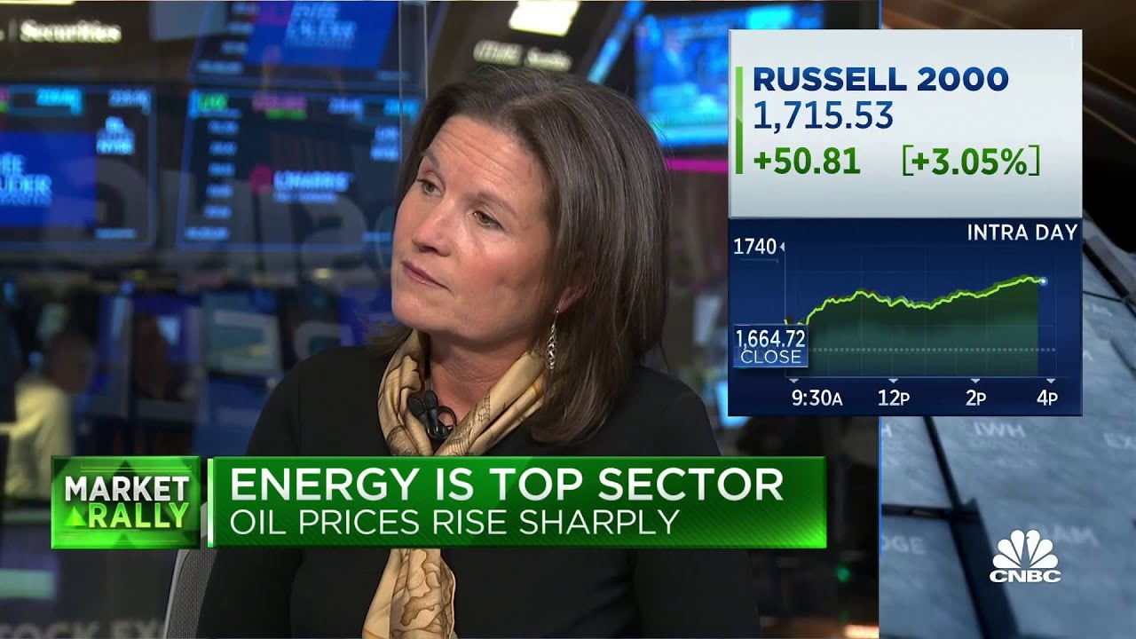 Large money-center banks are in a very good position today, says DoubleLine's Monica Erickson