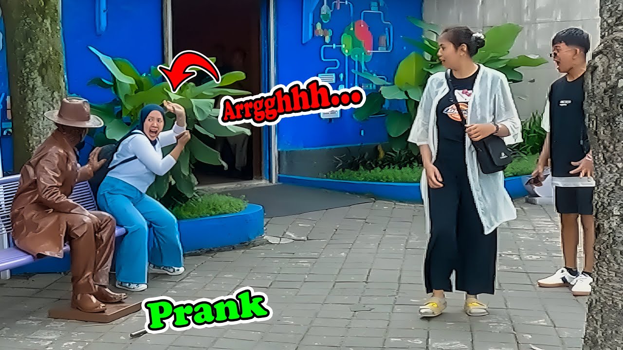 CEWEK INI TERLALU HISTERIS......!! LIVING STATUE PRANK, HUMAN STATUE PRANK