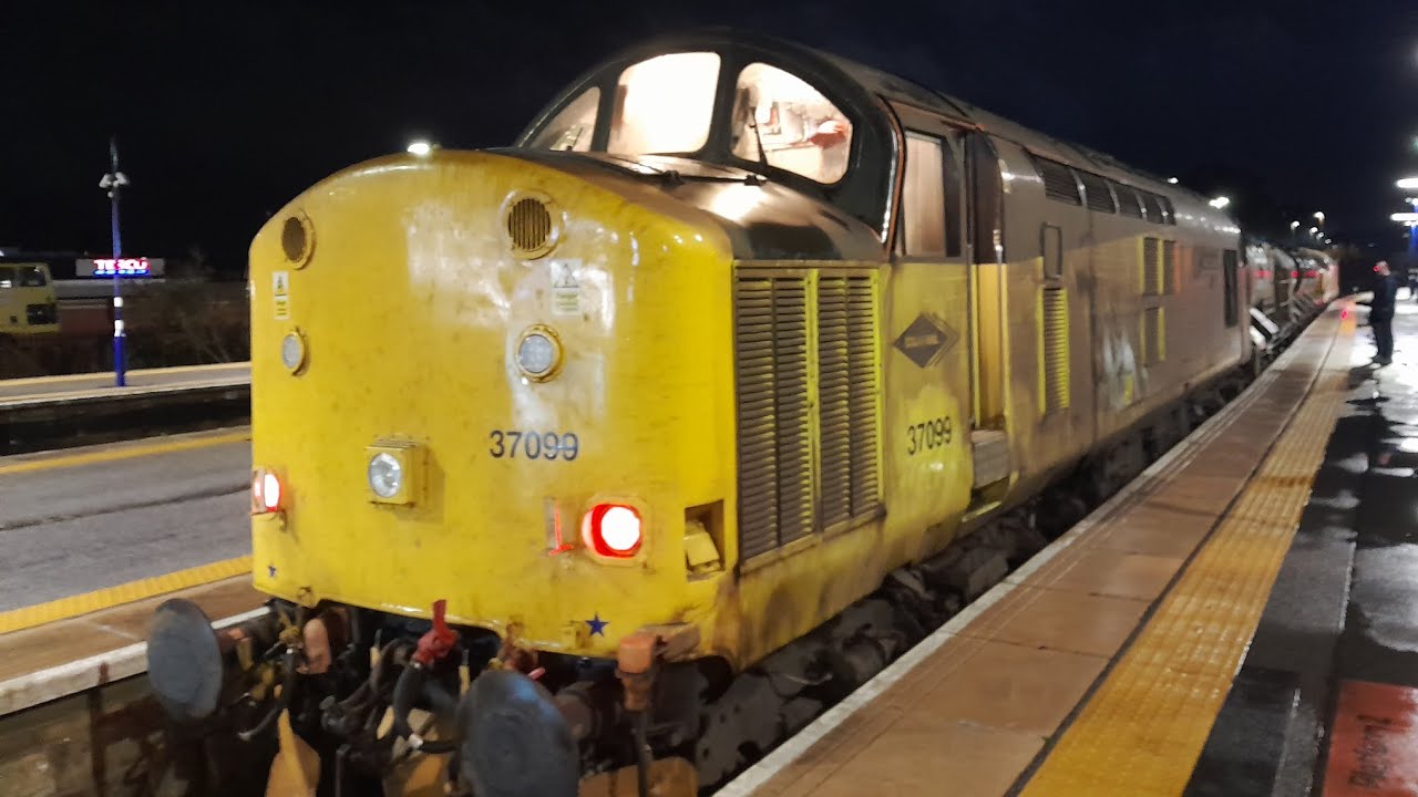 RHTT at Scarborough station with 37 099 + 37 254 and Flying Scotsman cab and tender tour NYMR 