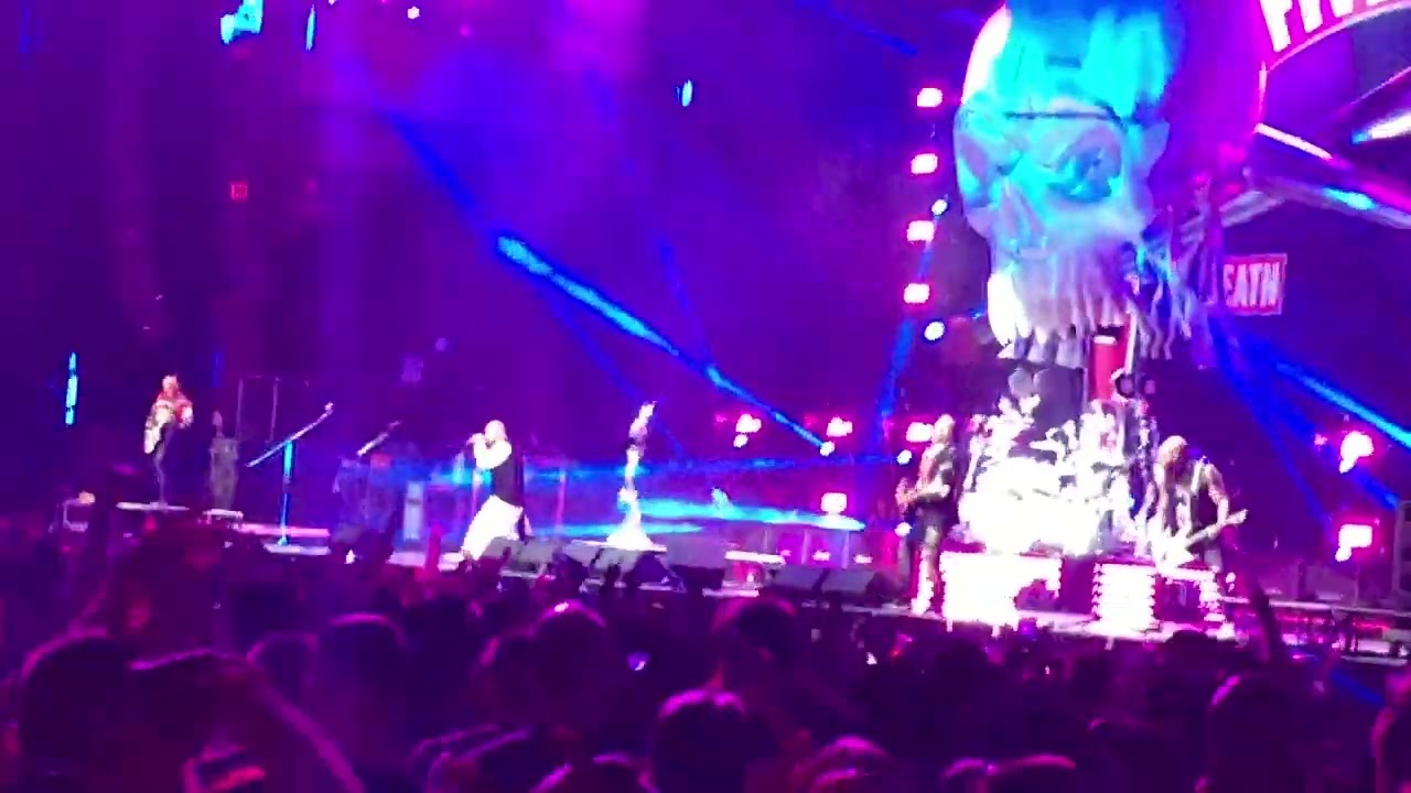 Five Finger Death Punch Lift Me Up (Live) Dallas, TX 2018