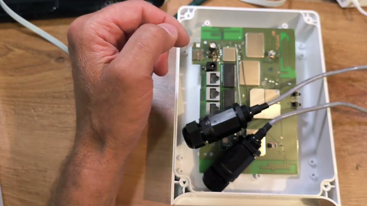 Всего за 8000 рублей отличная основа для уличного 4G+/Gigabit LAN роутера собственными руками_КоПСС