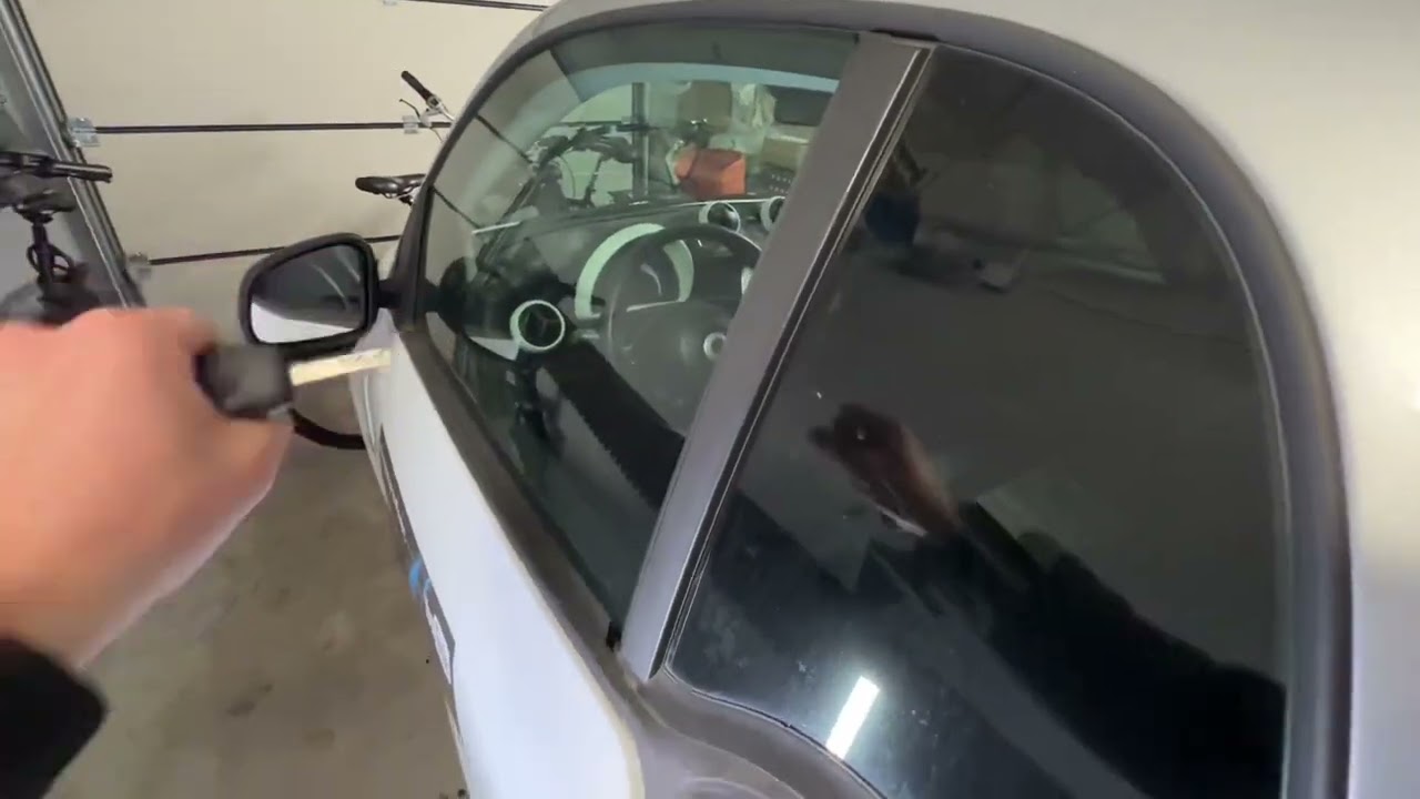 How to lock and unlock your car in case of emergency smart without Power door locks Smart ForTwo DIY