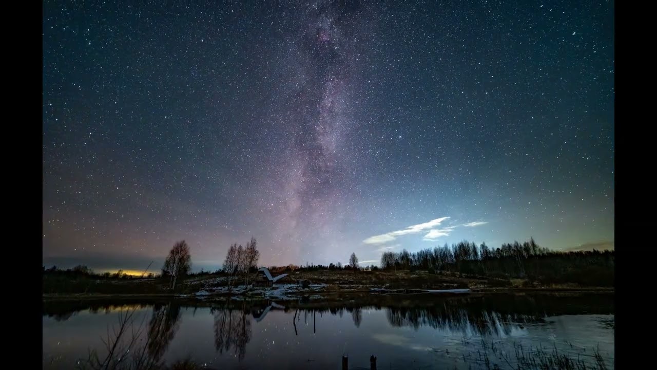Вечернее предзимнее звездное небо над озером в усадьбе Лисьи Горки (Печорский район). 18-19.11.2025