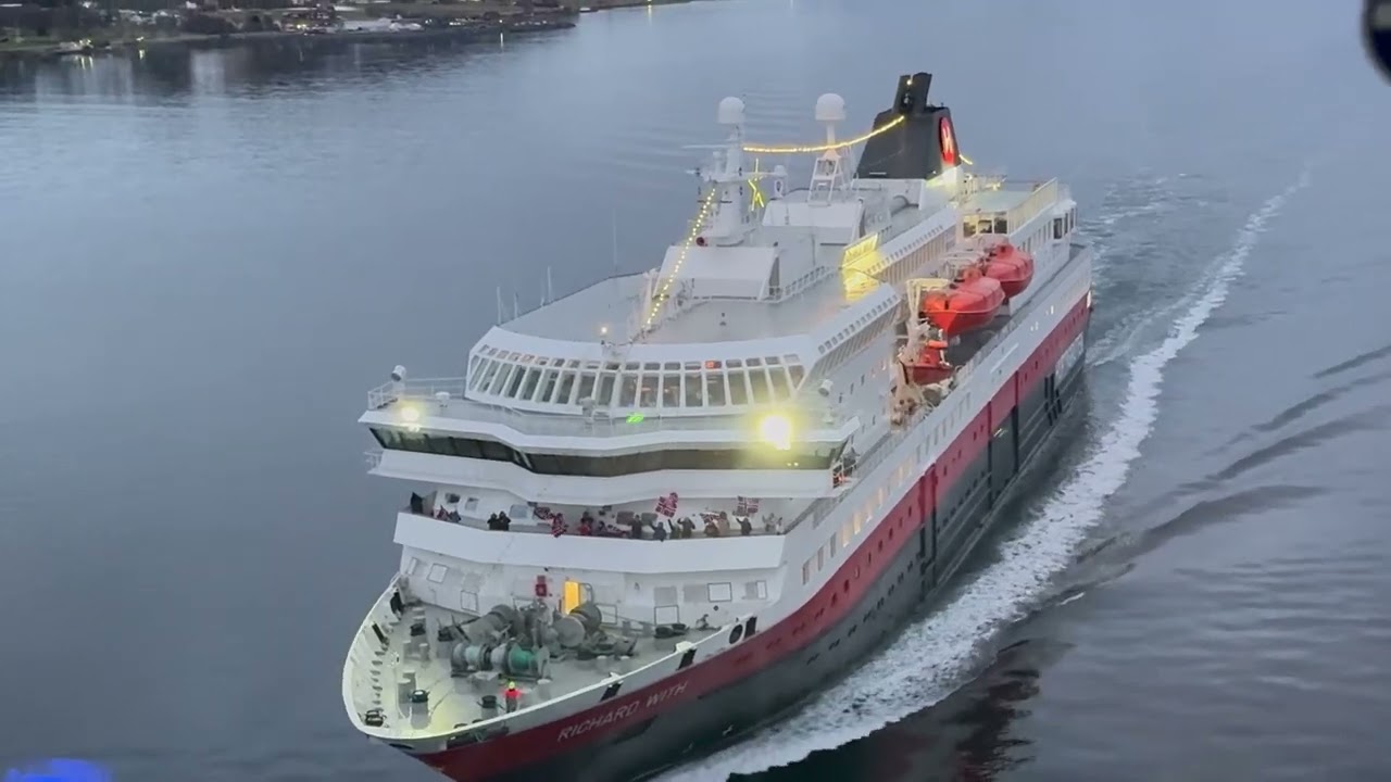 Iconic Northern Lights Rail & Sail - Norway