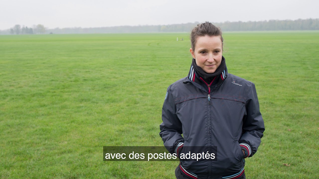 Portrait d'Amandine Krauskopf, masso-kinésithérapeute équin