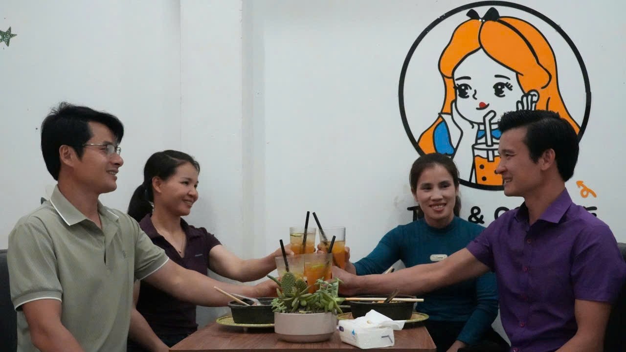 Toan's unexpected decision enlivened the atmosphere, filling it with joy and excitement...