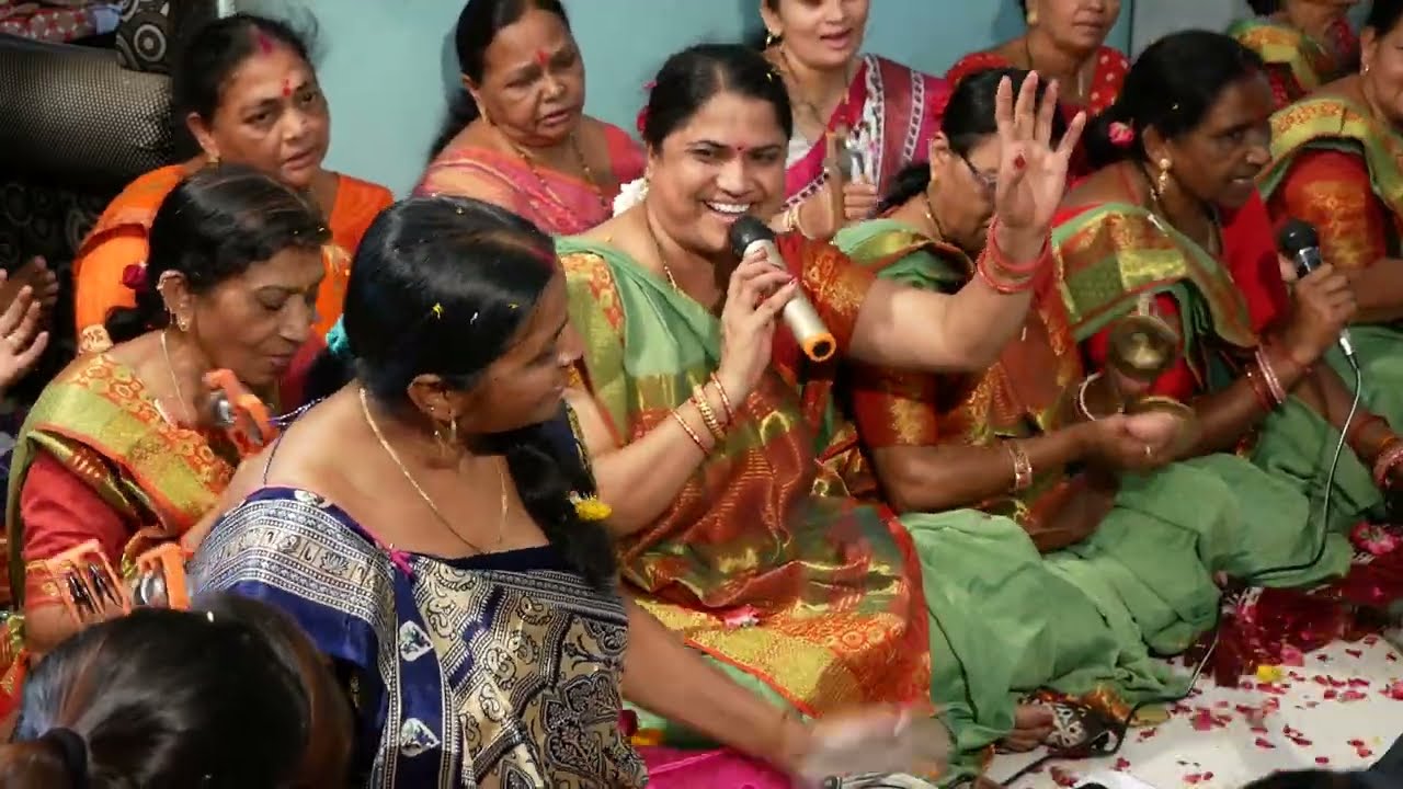 અલખ આયા રે મારા અલખ આવે  (લખેલું છે) દક્ષાબેન નાં સ્વરે