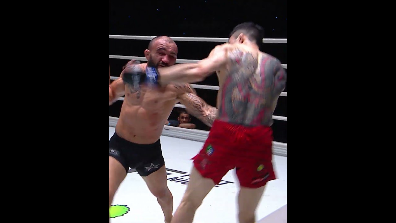 Buzzer-Beater KO 💥😱 Witness the fiery MMA clash between John Lineker and Kim Jae Woong! 🔥