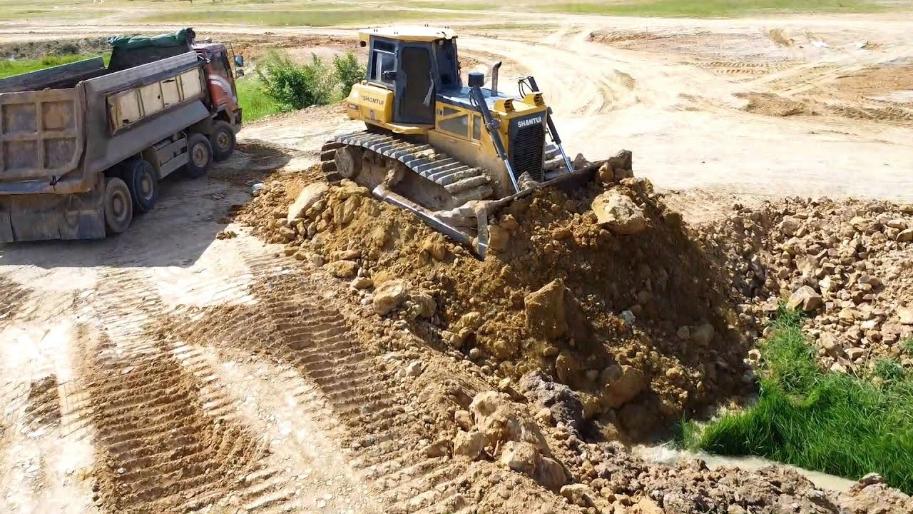 Modern Bulldozer Technique!!! Bulldozer almost never expects a big project to be done so well.