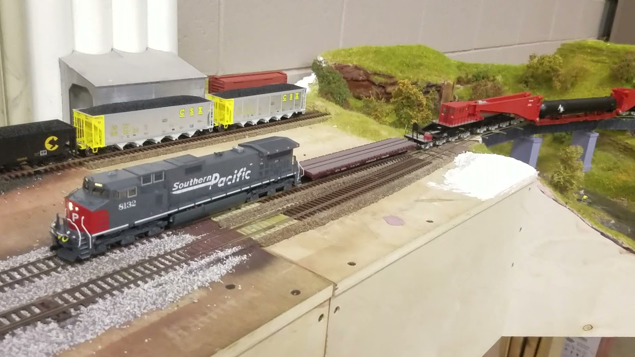 HO Scale Schnabel car in action (World's largest HO Scale railcar)