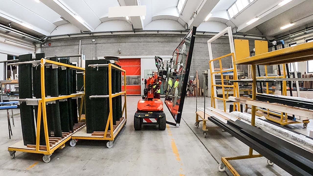 MPK06 Glass Industry: Indoor glass pane handling | Jekko Minipicker