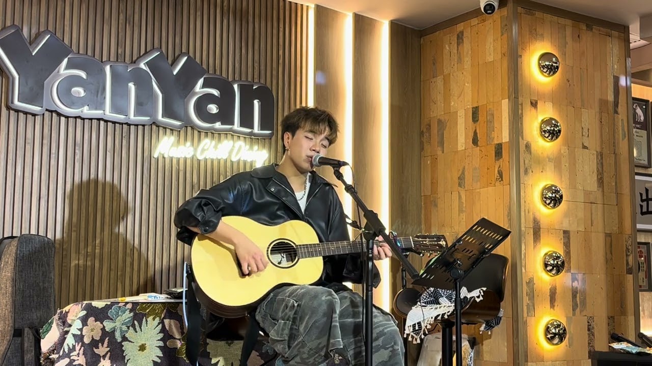 2025-11-11 Tinyu 王天宇 - 人來人往 @ Yan Yan Music Chill Dining