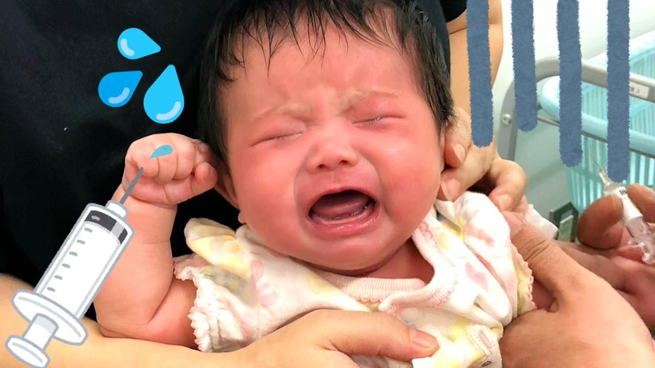 はじめての予防接種に挑む生後2ヵ月赤ちゃん /2-month-old baby undergoing first vaccination