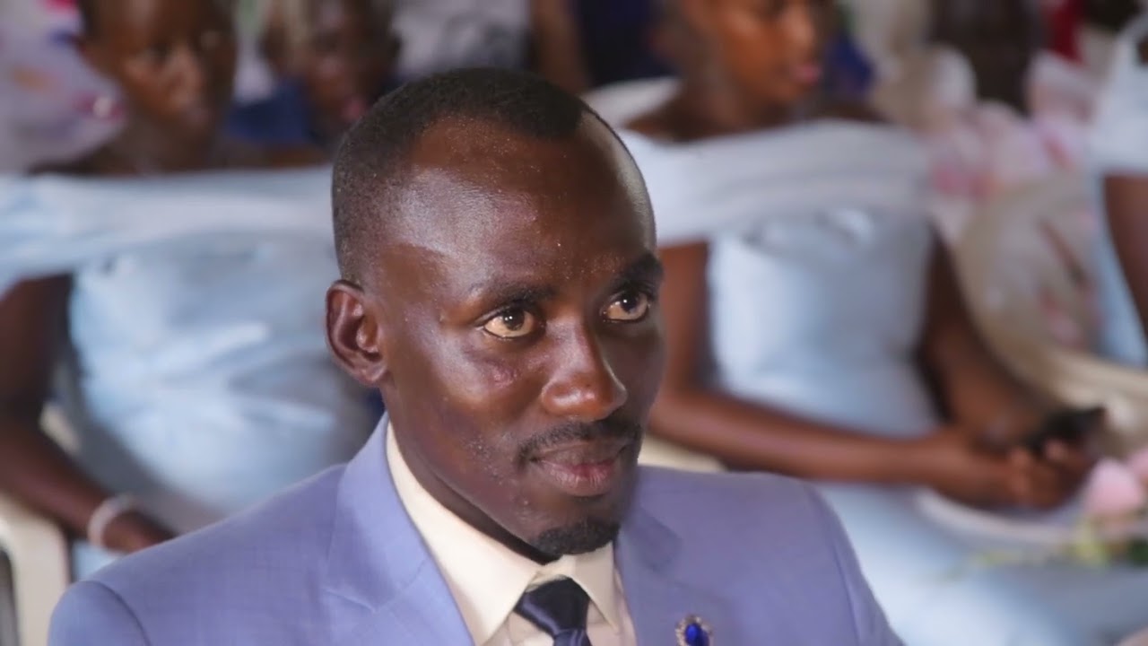 David weds Esther in kinoni