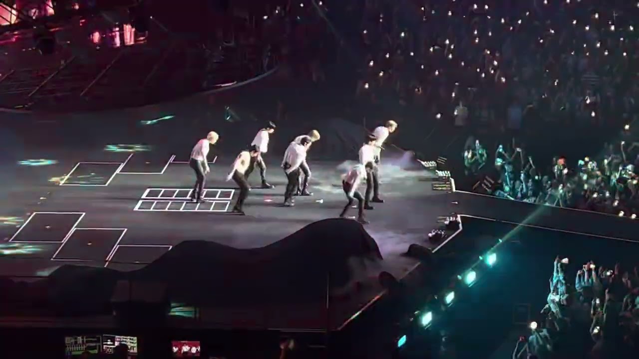 Stray Kids in Chicago - Maniac