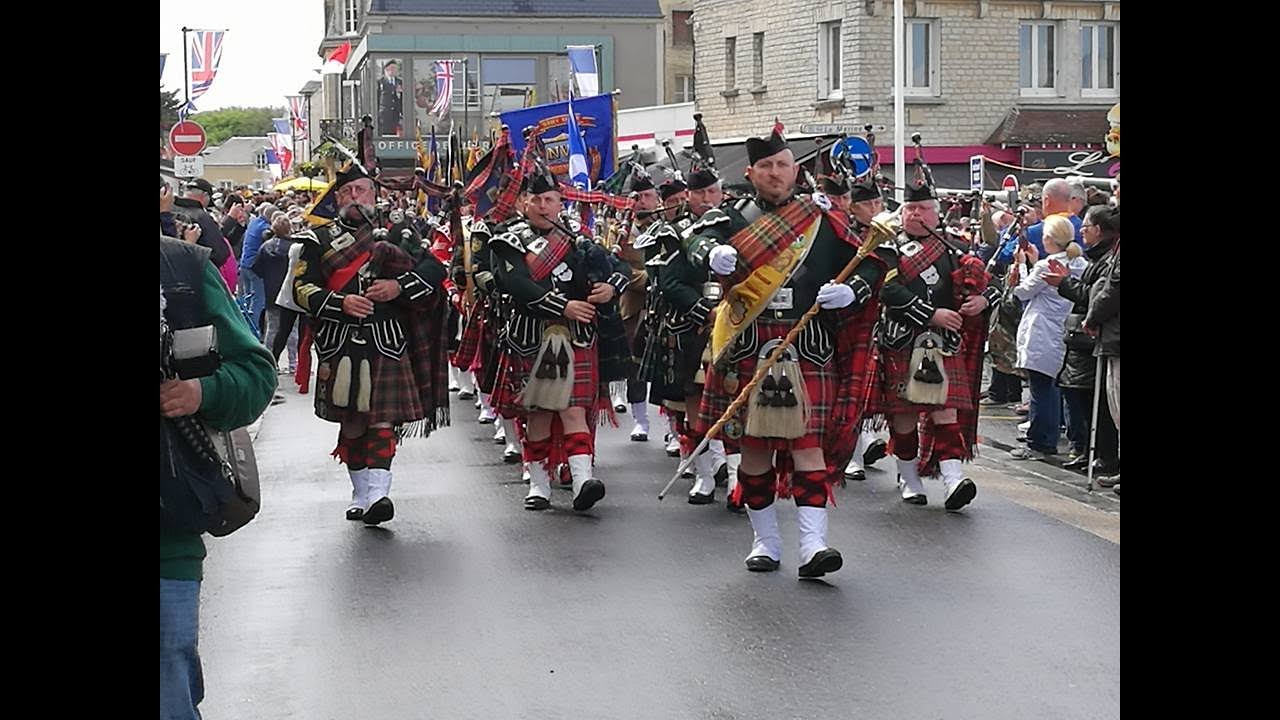 Le Somme Battlefield Pipe Band au D-Day 2017, Arromanches