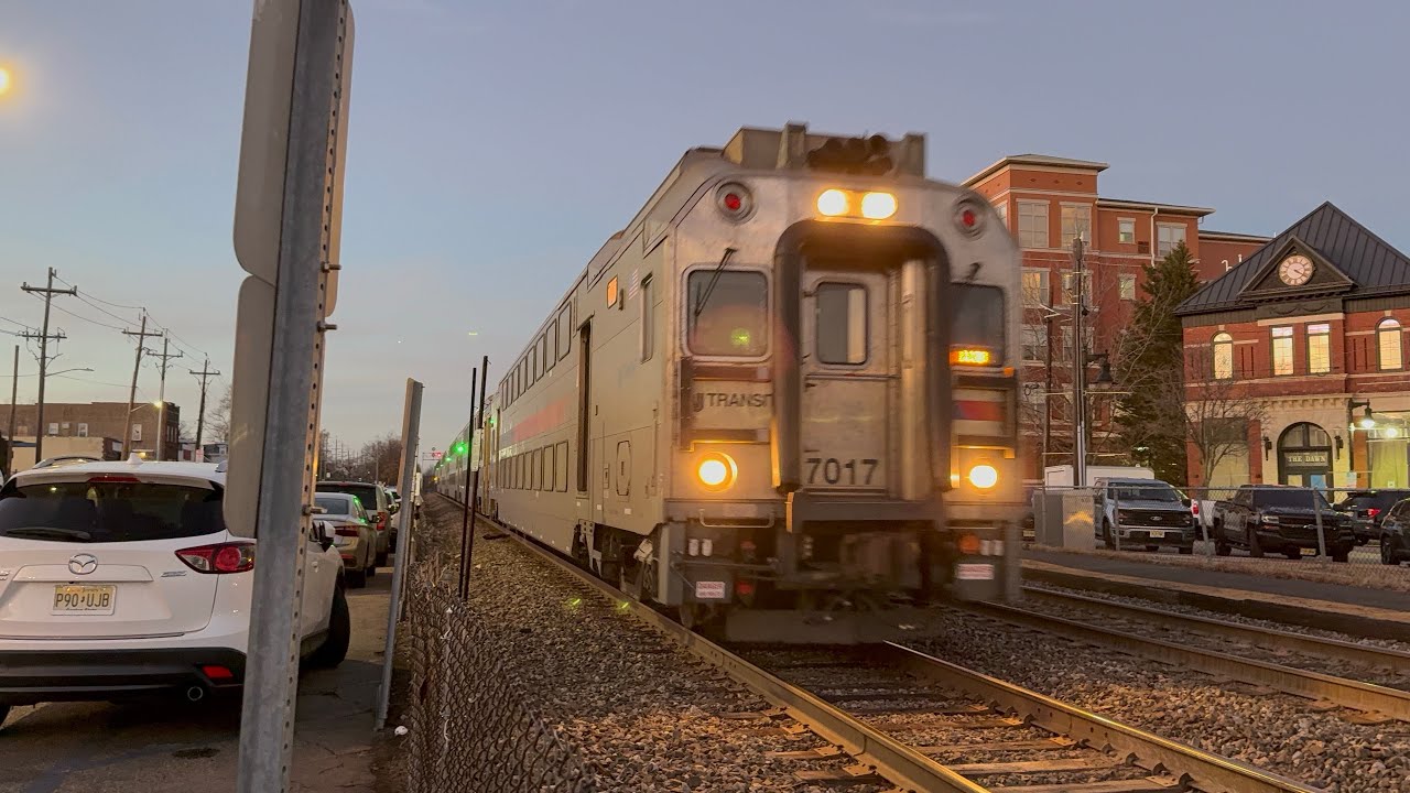 [4K/HDR]: NJT Multilevel Cab Car 7017 leads train 1178 (1/16/26)