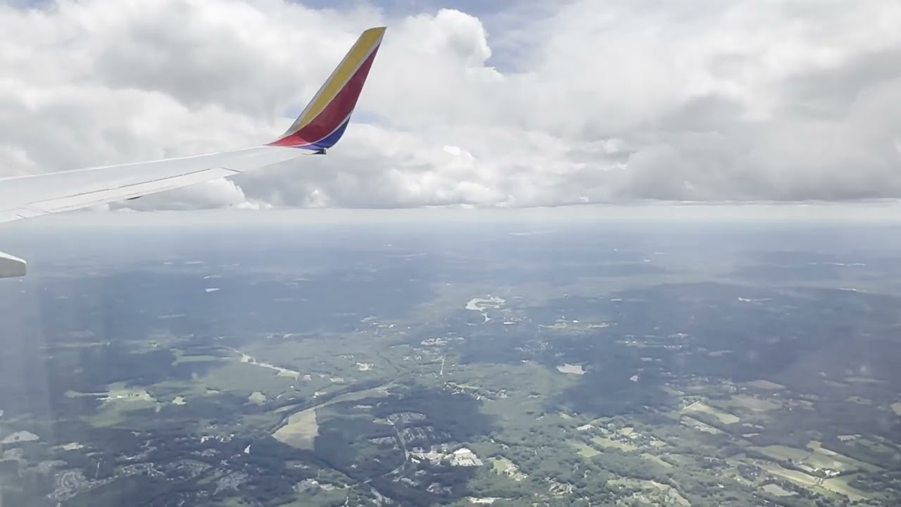 Southwest Boeing 737-700 Midday Landing in Manchester, NH