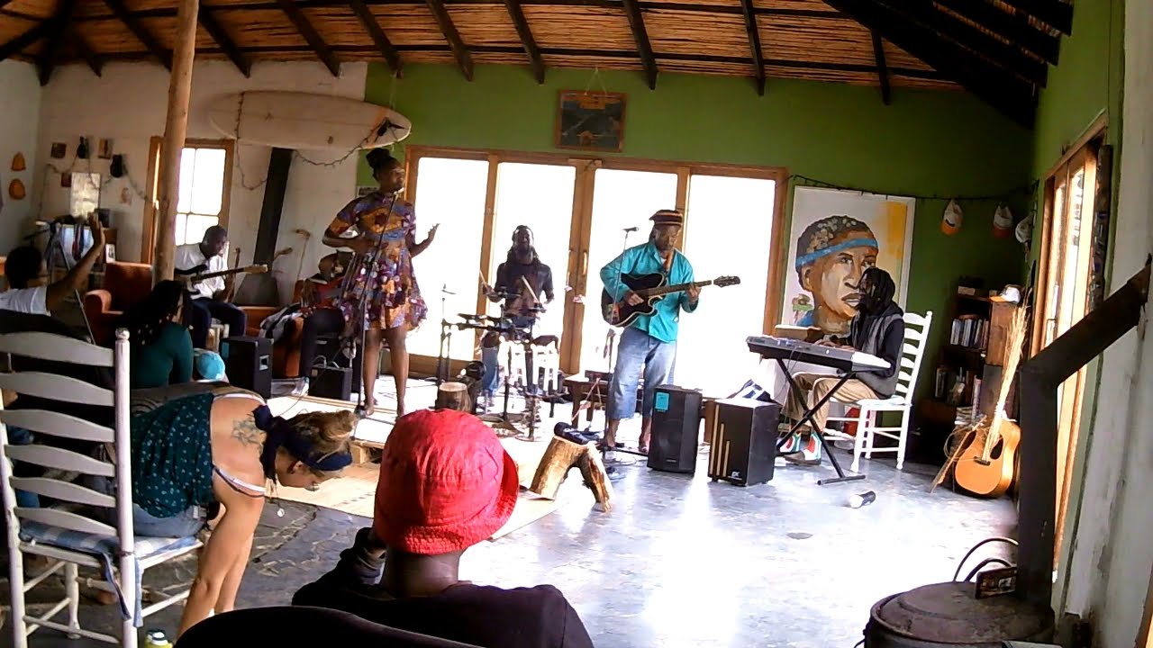 Mandlovu & the Band with Afrotronixx - Bawo Wethu (Live in Alice, Elundini, 2021)
