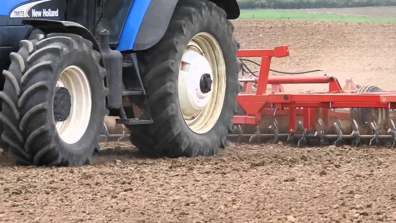 VAgro 460 as ásóborona hegyek közt az EAgro Kft től
