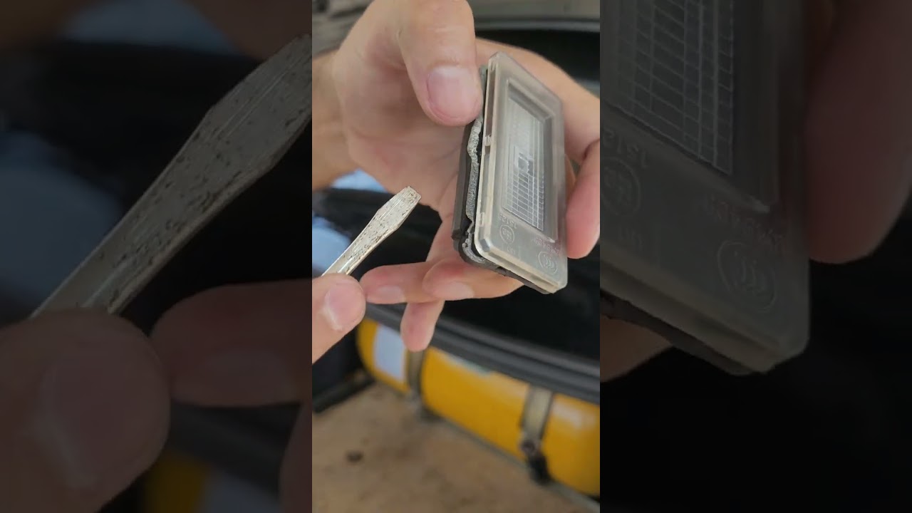 Trocando de Luz da placa Novo Versa sense  1.6 2022