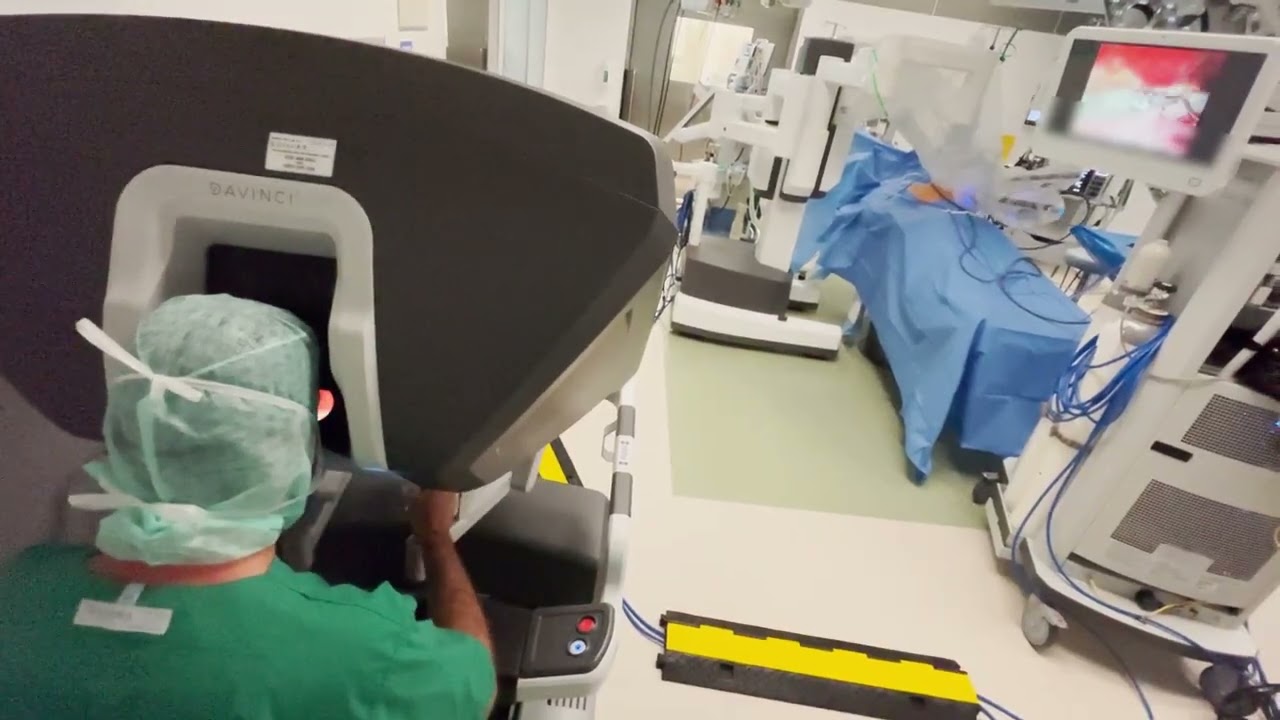Remotely controlled inside the patient's abdomen - surgery with the Da Vinci robot