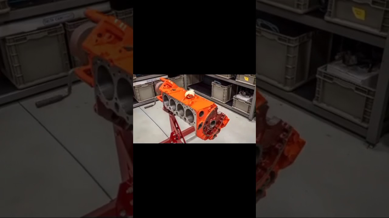 V8 small block Chevrolet, rebuild time lapse.