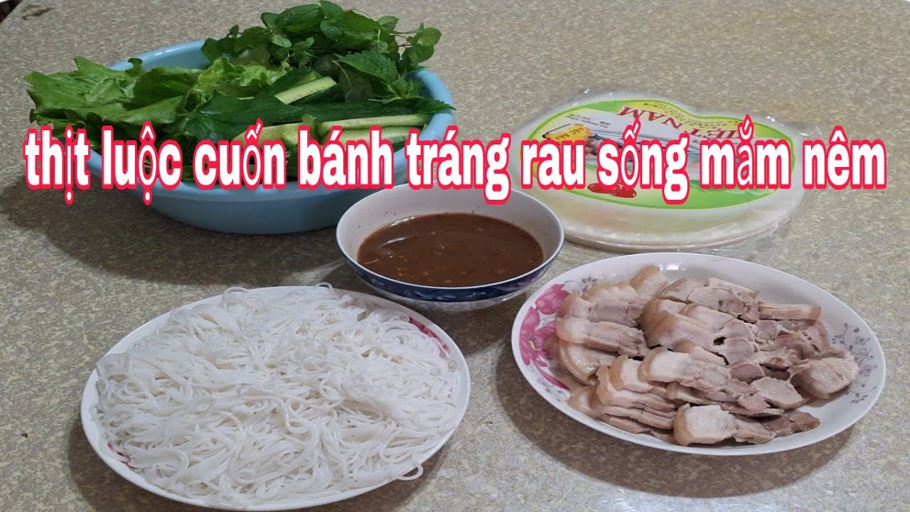 thịt luộc cuối bánh tráng rau sống chắm với mắm nêm ngon hết xẩy luôn