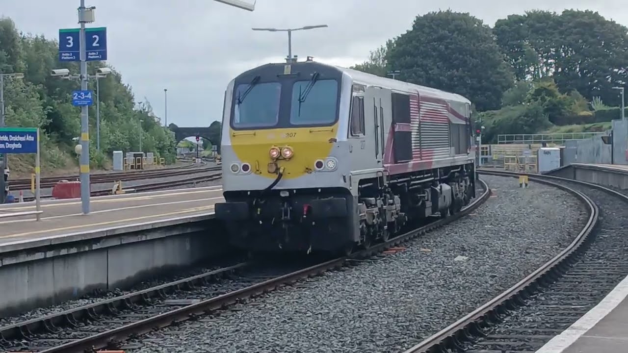 207 followed by 09.50 Dublin Connolly-Belfast Grand Central Enterprise train 🚆 in Drogheda 15.9.2025