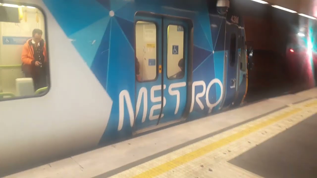 Trainspotting at Melbourne Central 30/5/22
