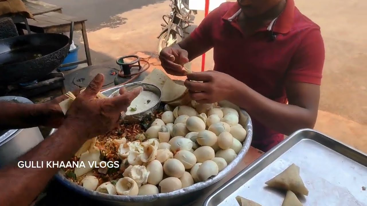 Famous Indian egg samosa,anda samosa,egg samosa recipe,street food India,street food Hyderabad,food