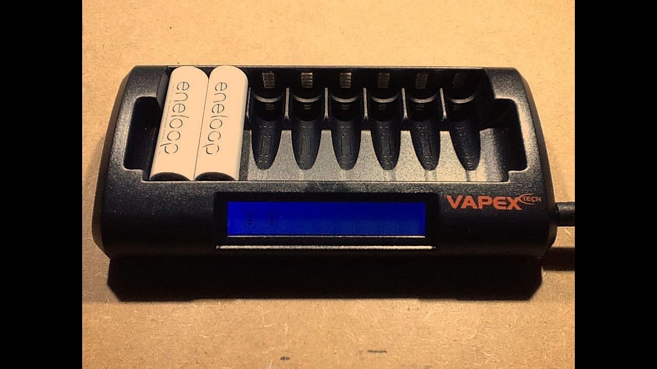 Внутри 8-канального быстрого зарядного устройства Vapex. (NiMh)