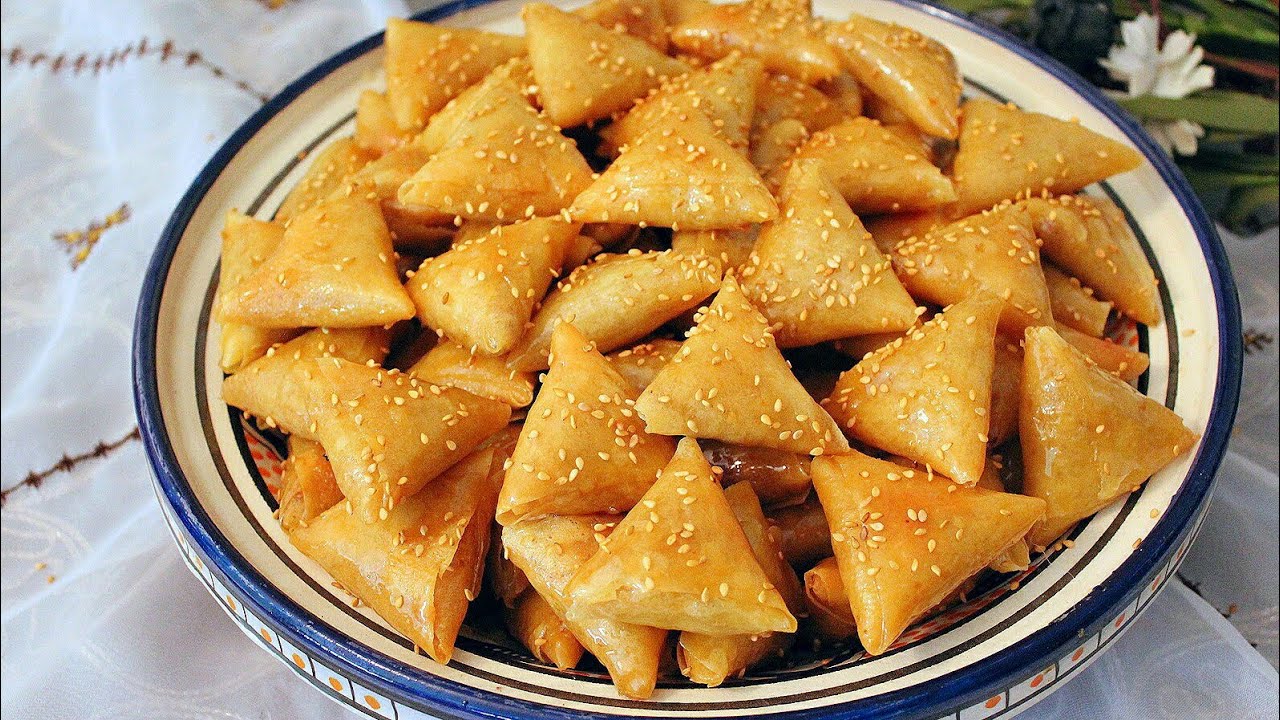 بريوات بدون لوز وتباع بالمخبزات الكبرى بثمن اللوز بمذاق خطير رائعة جدا وتستحق التجربة🌛الاحتفاظ بيها