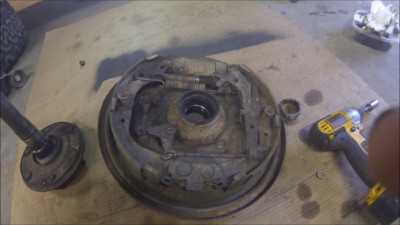 Replacing 1987 Toyota 4Runner Rear Wheel Bearings and Differential.