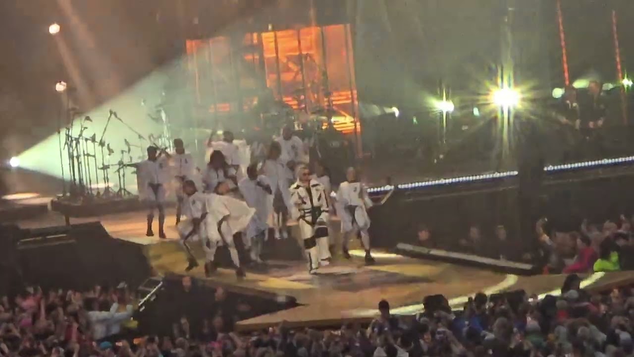 Rocket @robbiewilliamsvideos in Munich 26.07.2025