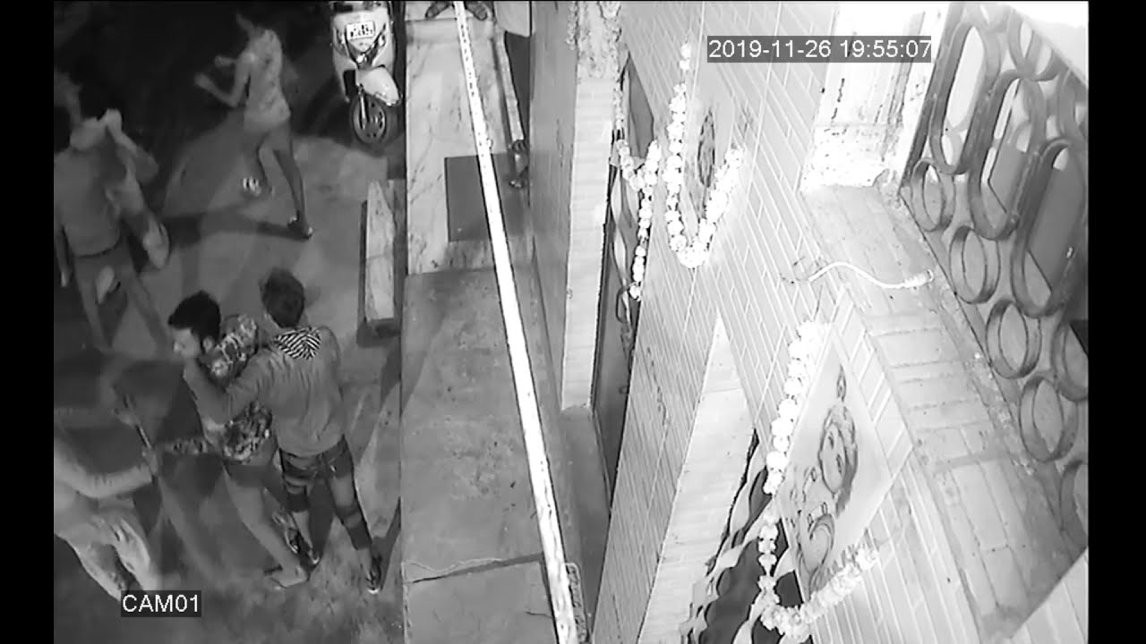 very danger fight on road CCTV CAMERA