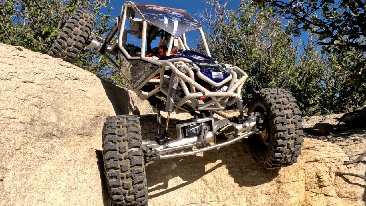 Ryft tries the hardline #axial #ryft #crawler