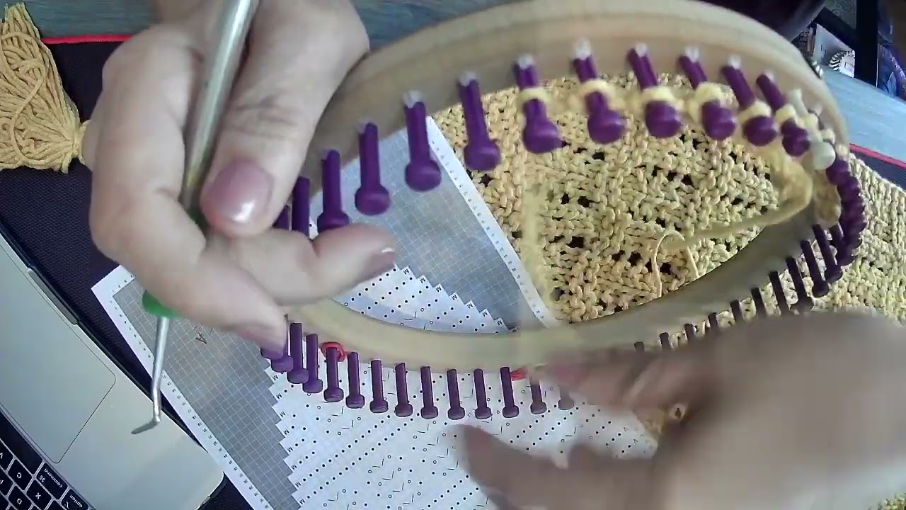 Construction of a Table Runner with Peaked Ends