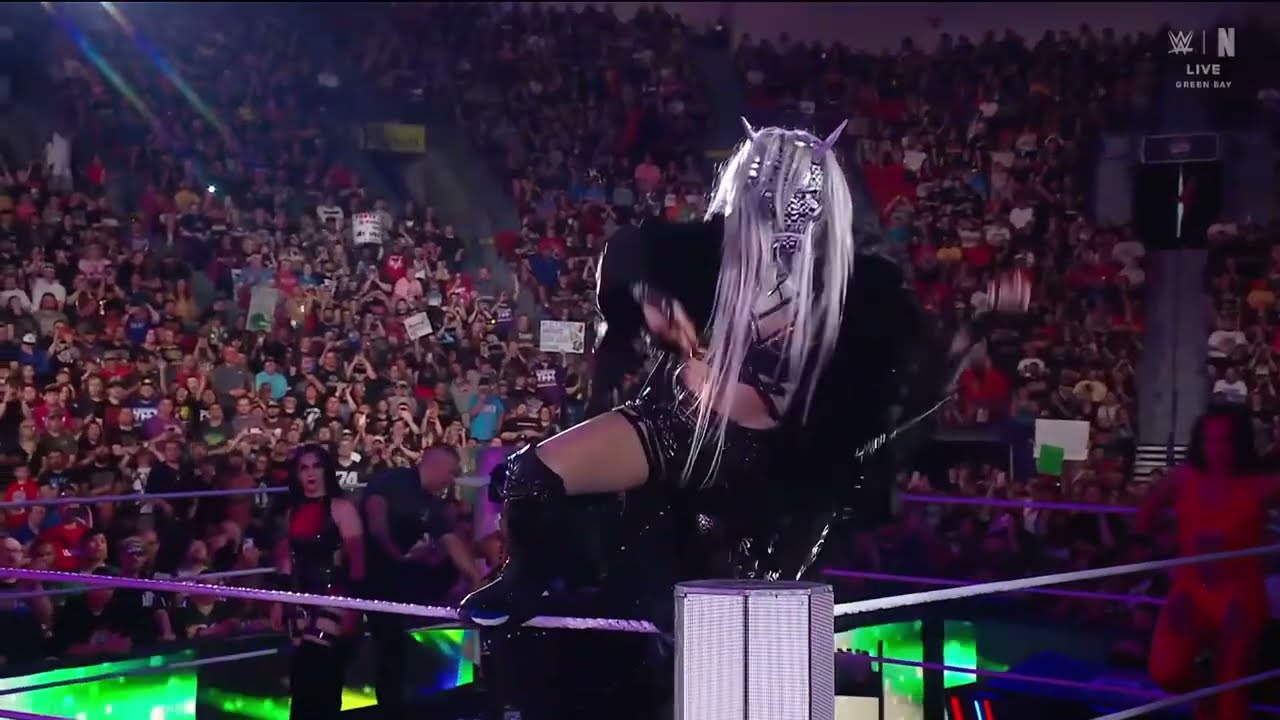WWE: The Future (Asuka) [Entrance Theme w/ Crowd Pop, Cheers & Arena Effect]