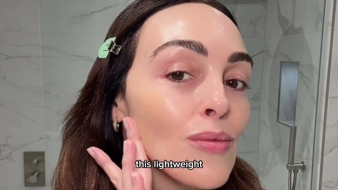 Discover the new Skin Illusion Tinted Moisturiser | 24H Hydration | SPF25 | Natural Radiance