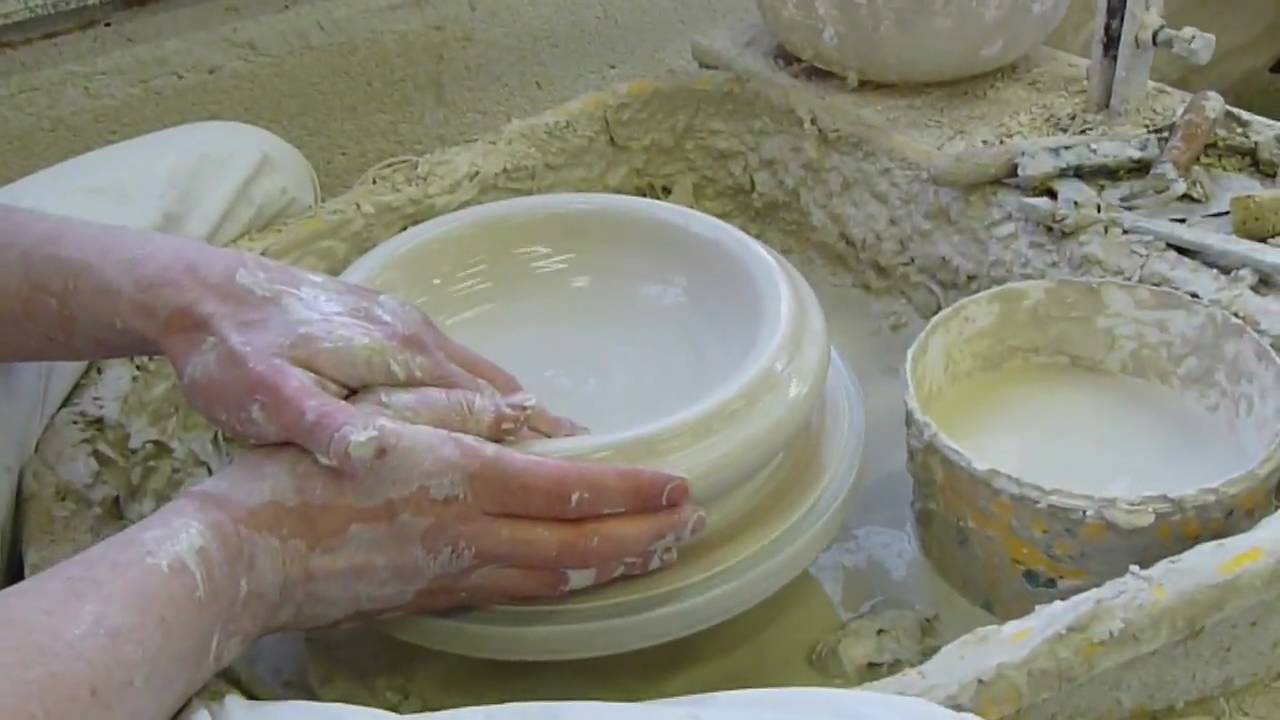 Alex Shimwell Potter... how to use a potter's wheel.