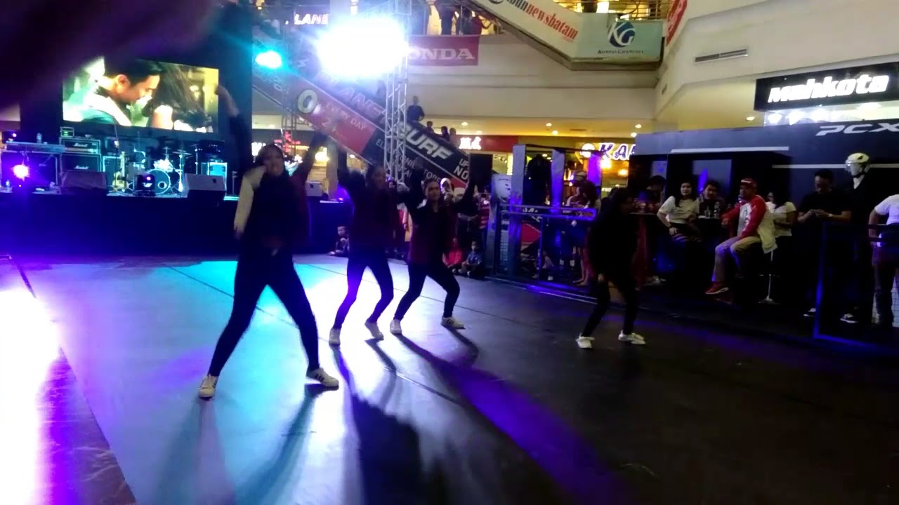TECHNICIANS DANCE CREW ( GIRL TEAM ) AT EVENT CAMELO HONDA BATAM 2018 IN KEPRIMALL BATAM !