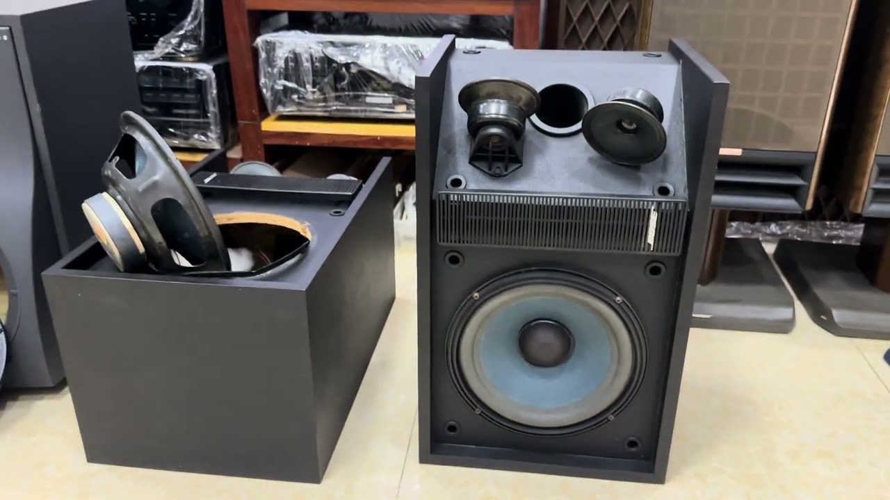 2 cặp loa monitor của mỹ.jbl monitor 4208.loa bose 301seri2 monitor.lh zalo 0766388887