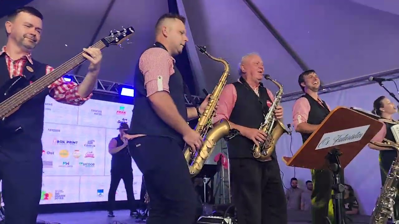 Conjunto os futuristas abertura festa 36 anos rádio impérial rua coberta nova Petrópolis 05.10.2025