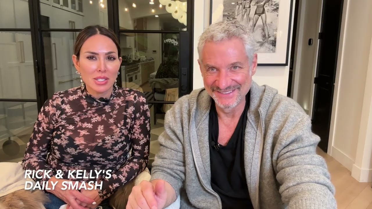 RICK & KELLY'S DAILY SMASH *MONDAY DEC 22* A TRIP TO OLD WORLD, THE BOAT PARADE & KELLY'S NEW HAIR!